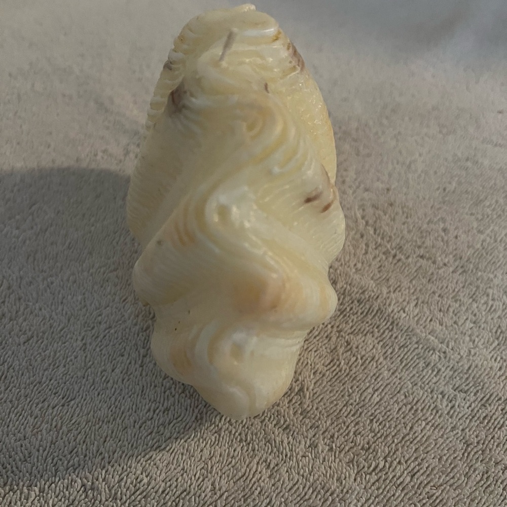 Handcrafted Decorative Unscented Cream Nautical Clam Shell Candle Decor - Picture 4 of 6